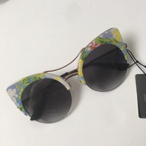 Accessories - Sunglasses, cat eye with a floral frame